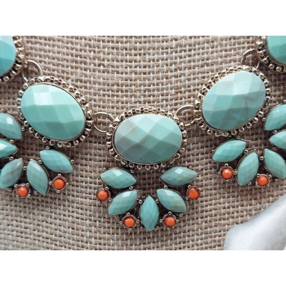 NWT World Market Gold Tone Seafoam Green & Coral Bib Collar Necklace 20" - Picture 4 of 8